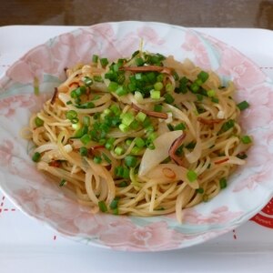 イカの塩辛玉ねぎパスタ